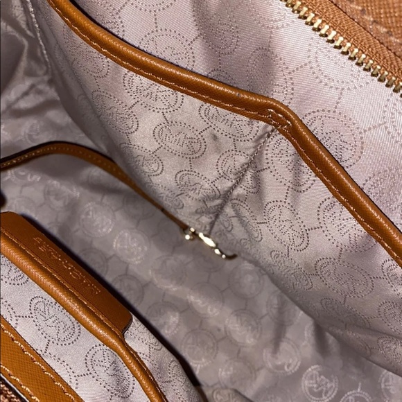 Michael Kors MK Selma LG in Dark Khaki - Picture 4 of 9